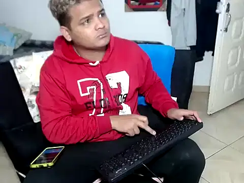 Snapshot of Boycuriousxxx chatting on October 19, 2025, 12:41 pm Boycuriousxxx online show from October 19, 2025, 12:41 pm