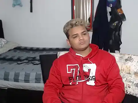 Snapshot of Boycuriousxxx chatting on October 18, 2025, 11:34 am Boycuriousxxx online show from October 18, 2025, 11:34 am