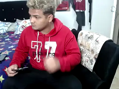 Snapshot of Boycuriousxxx chatting on October 15, 2025, 11:18 am Boycuriousxxx online show from October 15, 2025, 11:18 am