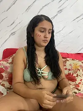 Snapshot of saray_gomez22 chatting on March 18, 2025, 1:13 am saray gomez22 online show from March 18, 2025, 1:13 am