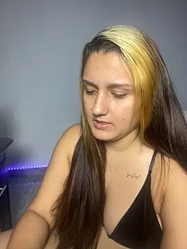 Snapshot of saray_gomez22 chatting on November 11, 2025, 2:28 am saray gomez22 online show from November 11, 2025, 2:28 am