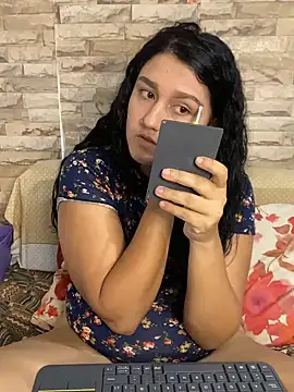 Snapshot of saray_gomez22 chatting on February 14, 2025, 1:23 am saray gomez22 online show from February 14, 2025, 1:23 am