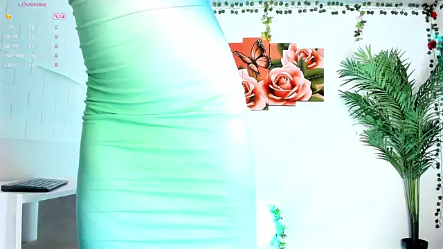 Valeria Thompson1 online show from February 26, 2025, 8:58 pm