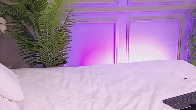 Snapshot of TrishaWinslet chatting on November 18, 2025, 5:11 am TrishaWinslet online show from November 18, 2025, 5:11 am