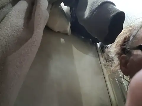 ILUV2TUCHMYKITTY online show from January 15, 2026, 11:02 am