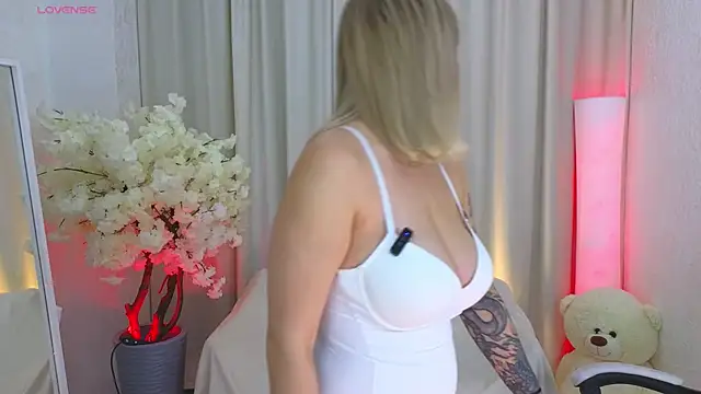 Snapshot of JessRosen chatting on November 29, 2025, 3:39 am JessRosen online show from November 29, 2025, 3:39 am