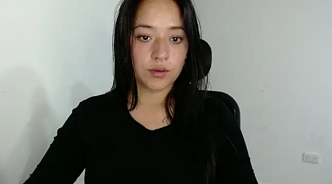 jjulietha95 online show from January 26, 2025, 10:57 pm