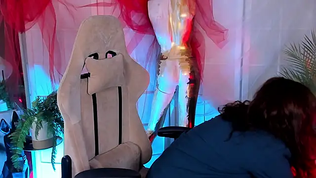 April o Nill online show from November 18, 2025, 5:16 pm