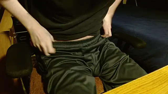 Snapshot of readytocome90 chatting on April 8, 2026, 10:06 am readytocome90 online show from April 8, 2026, 10:06 am