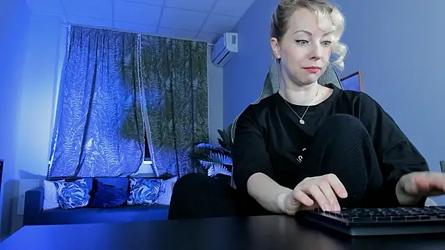 LylithSkye online show from February 21, 2026, 11:34 am