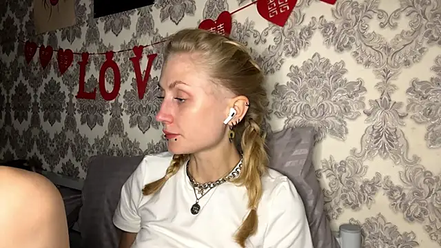 Snapshot of MarthaGees chatting on October 14, 2025, 4:18 pm MarthaGees online show from October 14, 2025, 4:18 pm