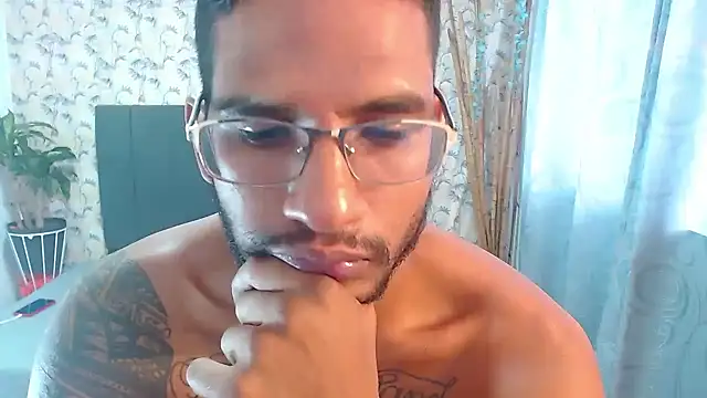 sweet-blowork online show from December 23, 2024, 10:01 pm