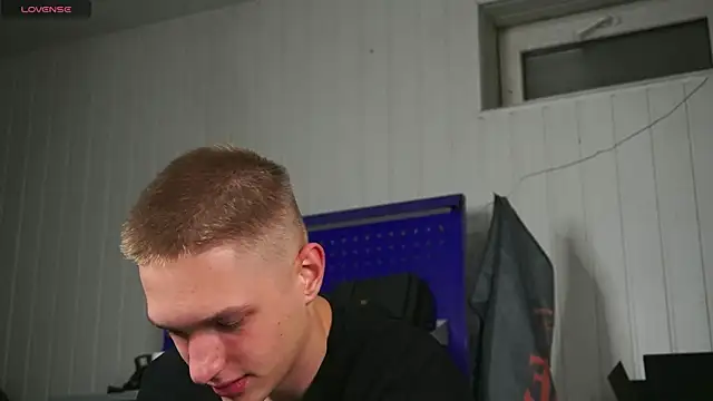 Snapshot of dustyn_fox chatting on October 15, 2025, 4:48 pm dustyn fox online show from October 15, 2025, 4:48 pm