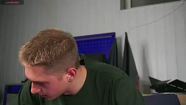 Snapshot of dustyn_fox chatting on November 4, 2025, 4:44 pm dustyn fox online show from November 4, 2025, 4:44 pm