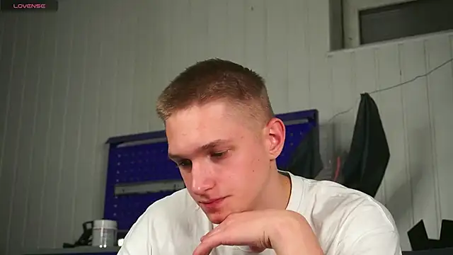 Snapshot of dustyn_fox chatting on October 21, 2025, 4:39 pm dustyn fox online show from October 21, 2025, 4:39 pm