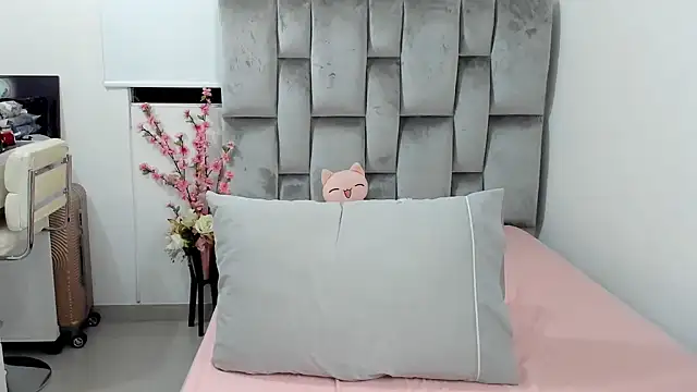 baby-miah online show from February 7, 2025, 6:35 am