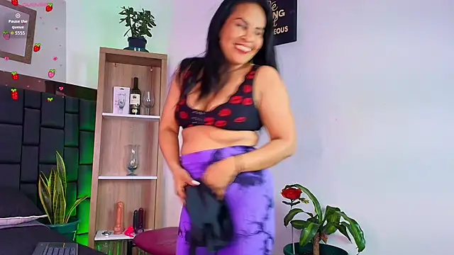 Snapshot of Anthonelaa__ chatting on June 18, 2026, 9:09 pm Anthonelaa online show from June 18, 2026, 9:09 pm