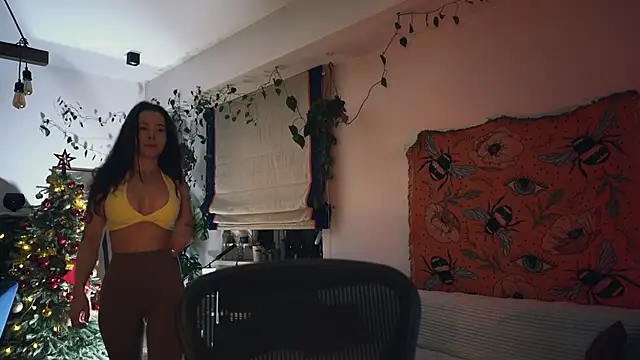 Snapshot of Leona_Mell chatting on December 14, 2025, 10:37 pm Leona Mell online show from December 14, 2025, 10:37 pm