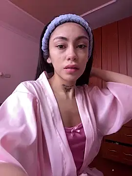 Snapshot of Effy_Bonny chatting on October 19, 2025, 6:10 pm Effy Bonny online show from October 19, 2025, 6:10 pm