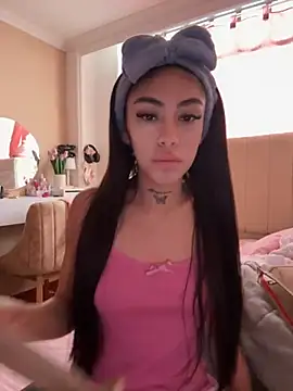 Snapshot of Effy_Bonny chatting on November 5, 2025, 2:20 pm Effy Bonny online show from November 5, 2025, 2:20 pm