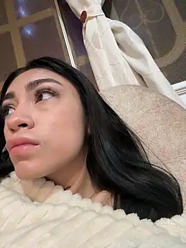 Snapshot of Effy_Bonny chatting on December 4, 2025, 1:04 am Effy Bonny online show from December 4, 2025, 1:04 am