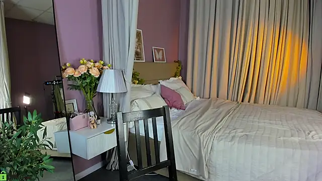 Snapshot of Dearly_Emily chatting on June 27, 2026, 5:19 pm Dearly Emily online show from June 27, 2026, 5:19 pm