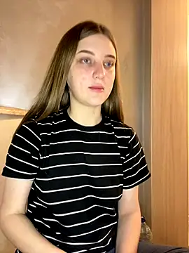 MollyDolle online show from November 28, 2025, 7:58 pm