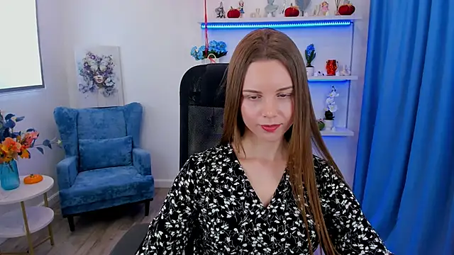 Snapshot of MileyWings chatting on October 25, 2025, 11:53 am MileyWings online show from October 25, 2025, 11:53 am