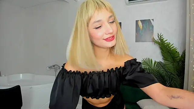 YourHottie 1 online show from October 5, 2025, 7:26 pm