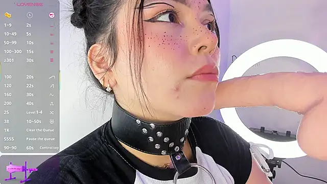 Snapshot of Honey_Jenny_1 chatting on March 11, 2025, 12:11 am Honey Jenny 1 online show from March 11, 2025, 12:11 am