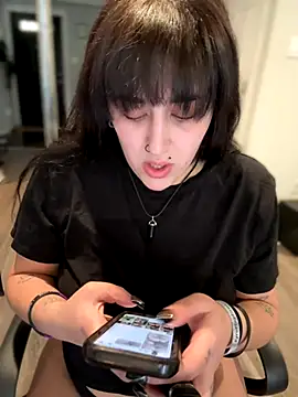 ThicBunz online show from November 4, 2025, 5:06 pm