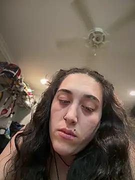 ThicBunz online show from April 28, 2026, 4:33 pm