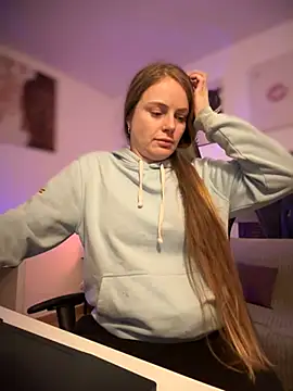 Snapshot of Piinkpandora chatting on March 9, 2026, 9:18 pm Piinkpandora online show from March 9, 2026, 9:18 pm