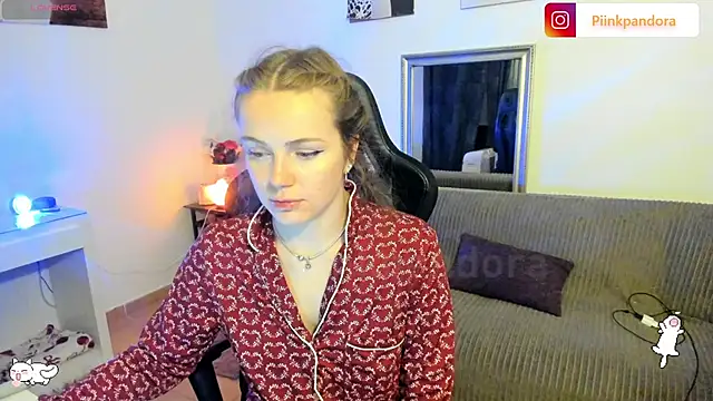 Snapshot of Piinkpandora chatting on March 12, 2026, 7:18 pm Piinkpandora online show from March 12, 2026, 7:18 pm