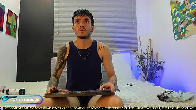 Tylergiuseppe  online show from February 14, 2025, 10:36 pm