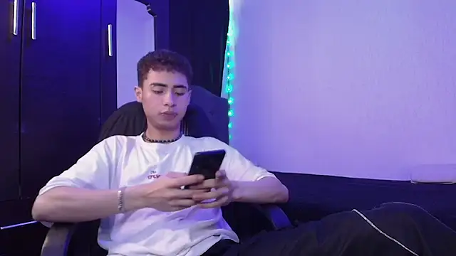 sexybat twink online show from February 26, 2025, 2:49 pm