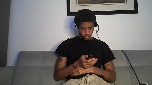 Snapshot of Skinnyblackman chatting on December 14, 2025, 3:35 am Skinnyblackman online show from December 14, 2025, 3:35 am