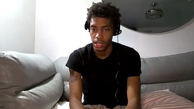 Snapshot of Skinnyblackman chatting on October 9, 2025, 10:32 pm Skinnyblackman online show from October 9, 2025, 10:32 pm