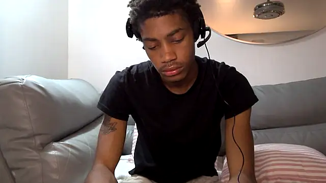 Snapshot of Skinnyblackman chatting on October 10, 2025, 10:43 pm Skinnyblackman online show from October 10, 2025, 10:43 pm