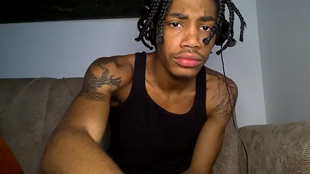 Snapshot of Skinnyblackman chatting on November 27, 2025, 3:18 am Skinnyblackman online show from November 27, 2025, 3:18 am