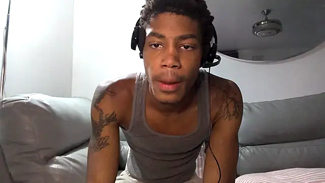 Snapshot of Skinnyblackman chatting on October 13, 2025, 10:21 pm Skinnyblackman online show from October 13, 2025, 10:21 pm