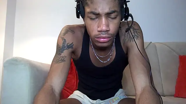 Snapshot of Skinnyblackman chatting on November 12, 2025, 12:59 am Skinnyblackman online show from November 12, 2025, 12:59 am