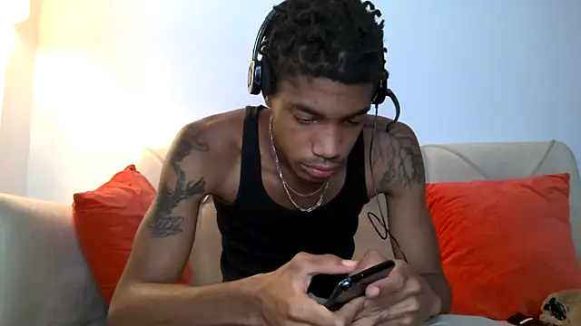 Snapshot of Skinnyblackman chatting on November 4, 2025, 1:20 am Skinnyblackman online show from November 4, 2025, 1:20 am