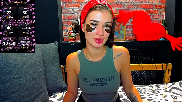 Snapshot of UrJoyy chatting on December 5, 2025, 2:32 am UrJoyy online show from December 5, 2025, 2:32 am