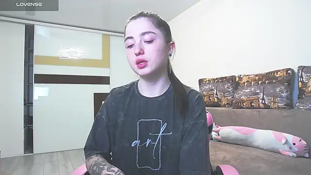 Snapshot of Luxuryalma chatting on June 3, 2026, 6:45 pm Luxuryalma online show from June 3, 2026, 6:45 pm