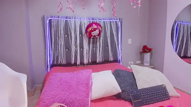 Snapshot of emma_lye chatting on November 7, 2025, 10:13 pm emma lye online show from November 7, 2025, 10:13 pm