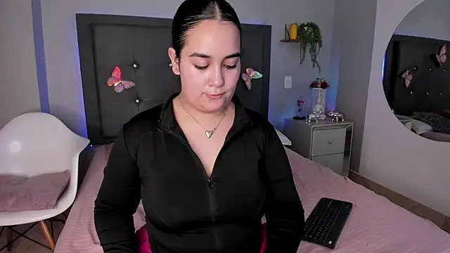 Snapshot of emma_lye chatting on July 6, 2026, 6:43 pm emma lye online show from July 6, 2026, 6:43 pm