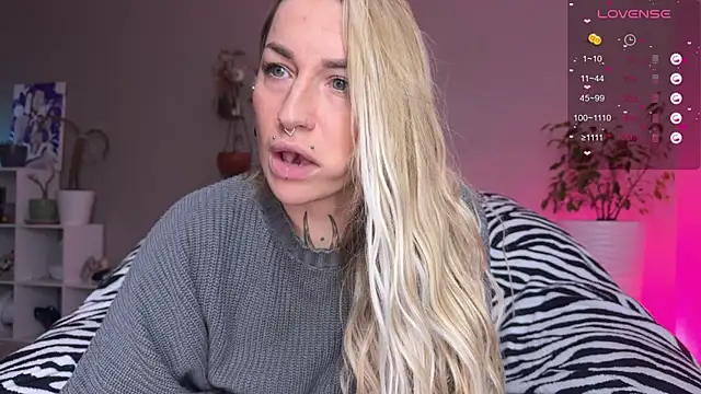 Snapshot of Tanya_Acid chatting on December 3, 2025, 3:11 pm Tanya Acid online show from December 3, 2025, 3:11 pm