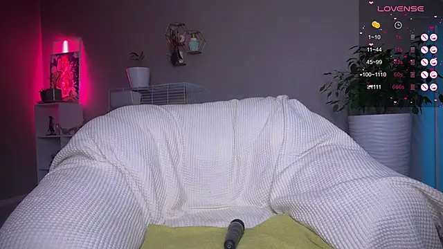 Snapshot of Tanya_Acid chatting on October 10, 2025, 5:08 am Tanya Acid online show from October 10, 2025, 5:08 am