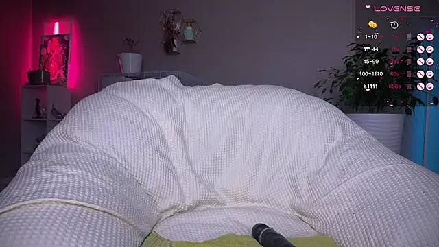 Snapshot of Tanya_Acid chatting on October 9, 2025, 5:02 pm Tanya Acid online show from October 9, 2025, 5:02 pm